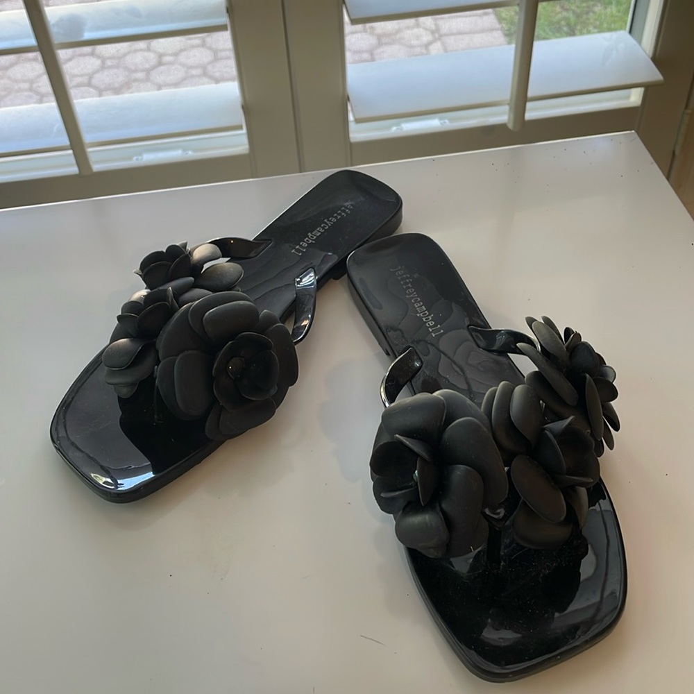 Flowered flip flops